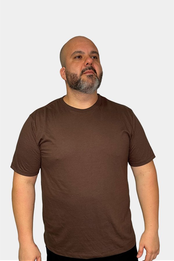 CAMISETA BASICA LISA PLUS SIZE MARROM